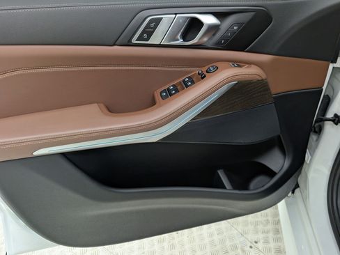 Used 2022 BMW X5 xDrive40i w/ M Sport Package image 14