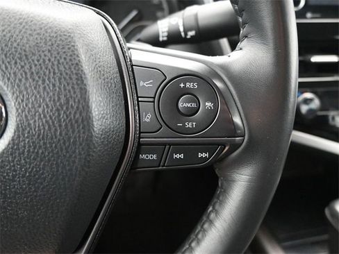 Used 2022 Toyota Camry SE image 19
