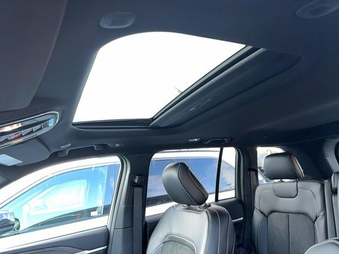 New 2026 Jeep Grand Cherokee Altitude image 5