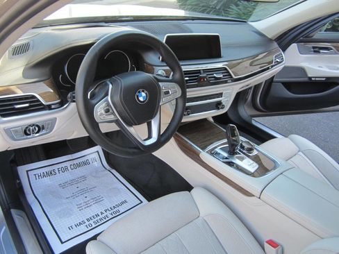 Used 2016 BMW 750i image 26