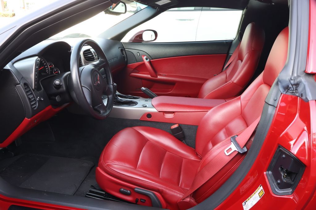 Used 2005 Chevrolet Corvette Coupe w/ Preferred Equipment Group RWD image 11