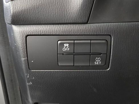 Used 2018 MAZDA MAZDA3 Grand Touring image 38