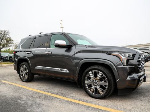 Used 2024 Toyota Sequoia Capstone image 6