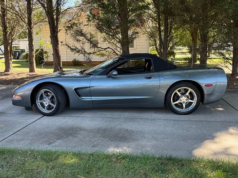 Used 2004 Chevrolet Corvette Convertible w/ Preferred Equipment Group image 4