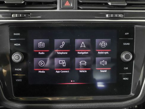 Used 2022 Volkswagen Tiguan SE R-Line image 31