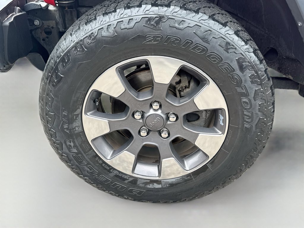 Used 2018 Jeep Wrangler Unlimited Sahara AWD/4WD image 30