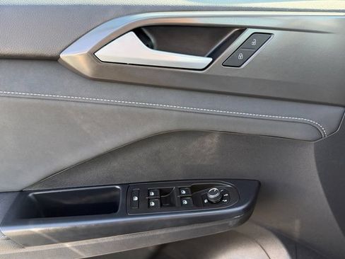 Certified 2026 Volkswagen Taos SE FWD image 29
