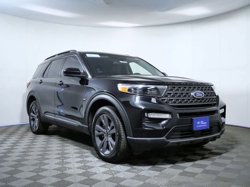 Certified 2023 Ford Explorer XLT w/ Equipment Group 202A AWD/4WD image 1