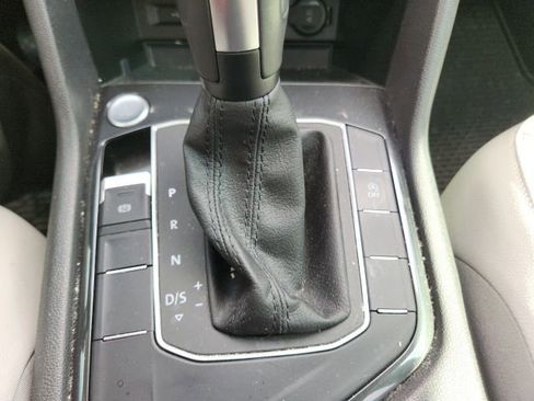 Used 2020 Volkswagen Tiguan SE w/ Panoramic Sunroof Package FWD image 26
