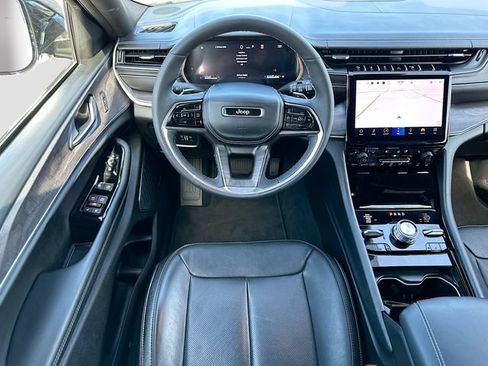 Used 2025 Jeep Grand Cherokee Overland AWD/4WD image 23
