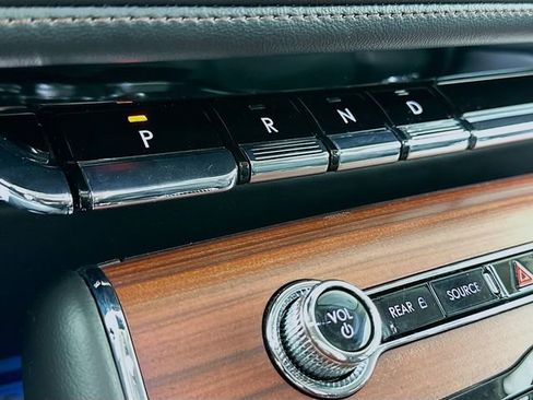 Certified 2024 Lincoln Aviator Reserve w/ Equipment Group 201A AWD/4WD image 20