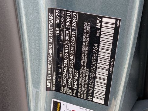 Used 2025 Mercedes-Benz GLC 350e 4MATIC image 23