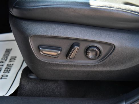 Used 2024 Toyota Highlander XLE FWD image 17