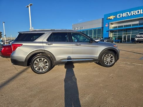 Used 2024 Ford Explorer Limited image 6