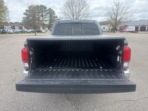 Used 2022 Toyota Tacoma SR5 w/ SR5 Appearance Package (SM) image 17