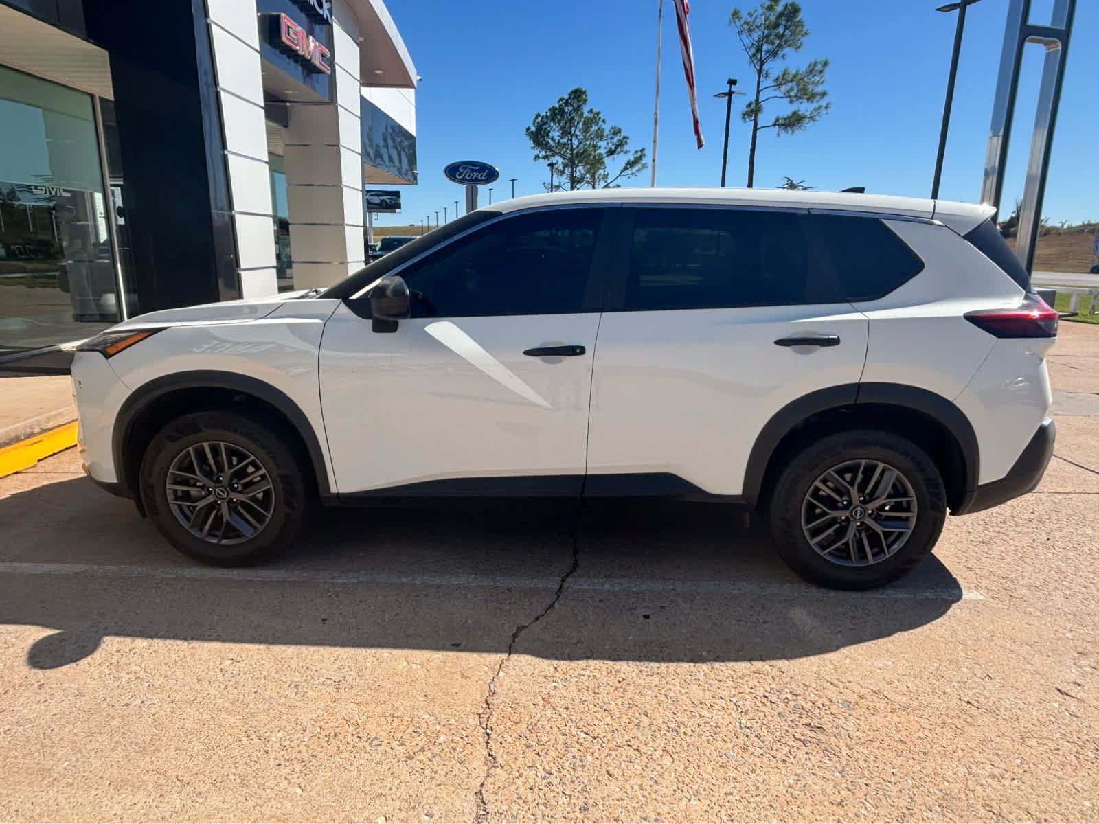 Used 2023 Nissan Rogue S FWD image 5