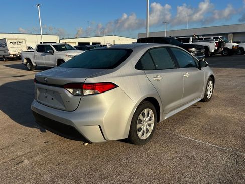 Used 2024 Toyota Corolla LE image 3