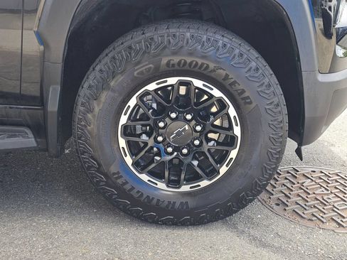 Used 2026 Chevrolet Silverado EV Trail Boss AWD/4WD image 9