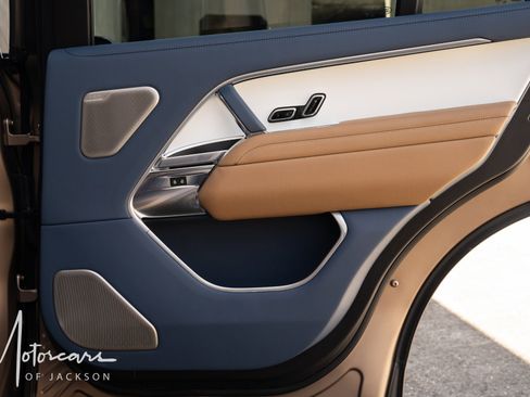 Used 2023 Land Rover Range Rover SV image 31