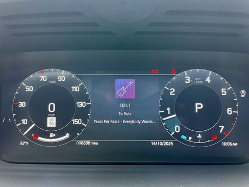 Certified 2024 Land Rover Discovery S image 24