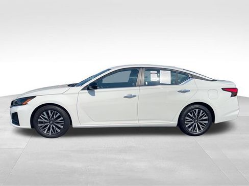 Certified 2025 Nissan Altima 2.5 SV FWD image 2