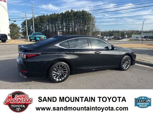 Used 2025 Lexus ES 350 Luxury image 2