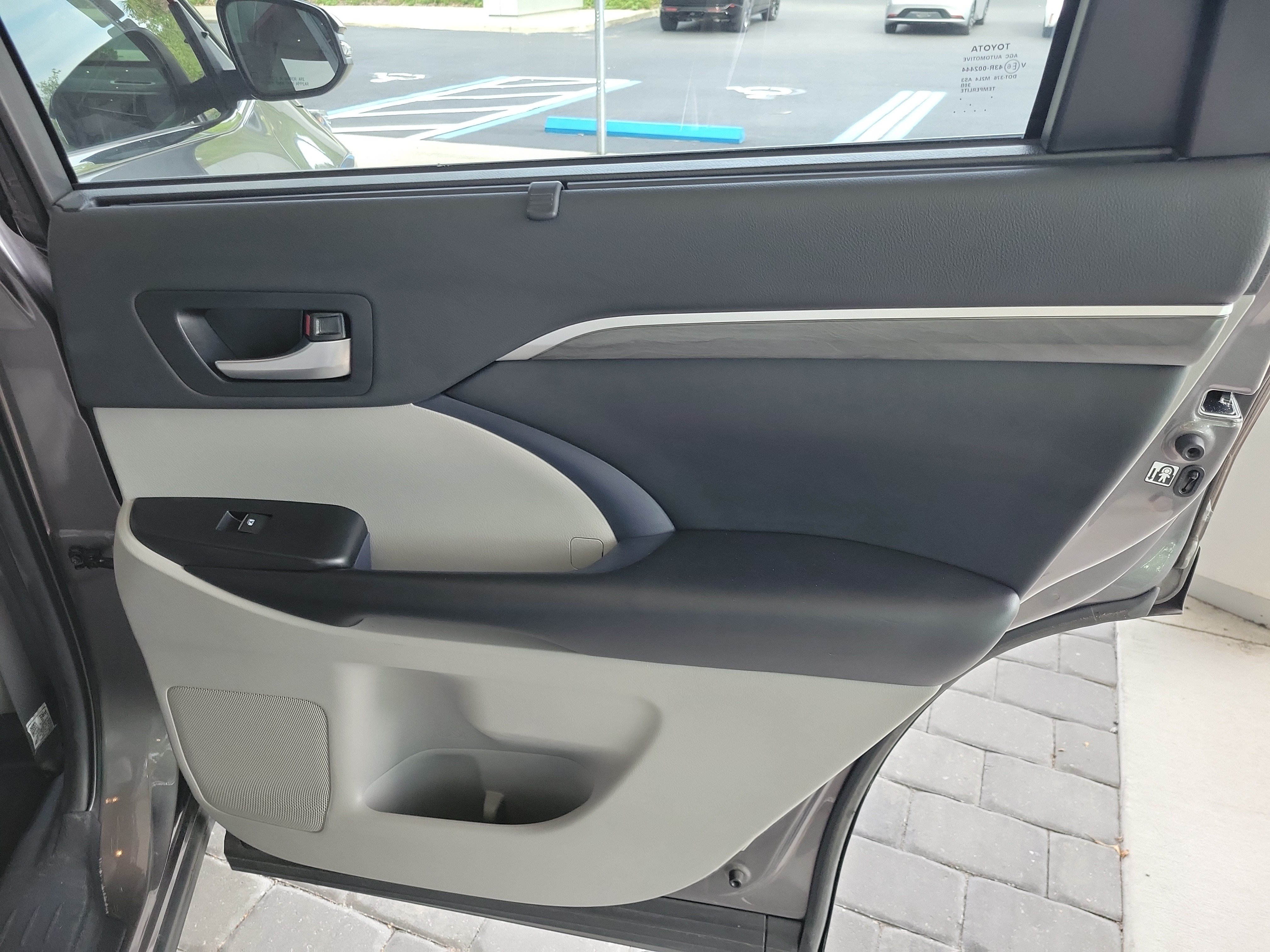 Used 2019 Toyota Highlander Limited FWD image 30