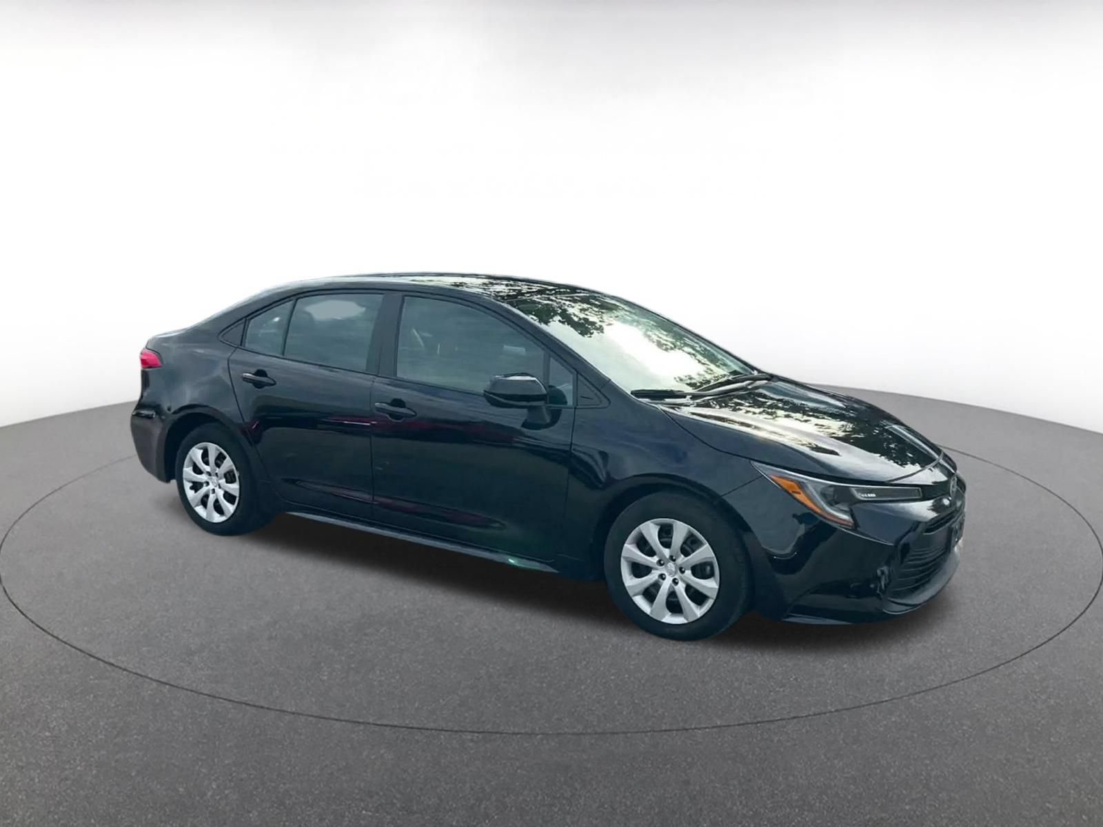 Used 2025 Toyota Corolla LE FWD image 8