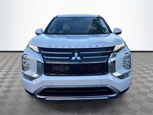 New 2026 Mitsubishi Outlander SE image 2