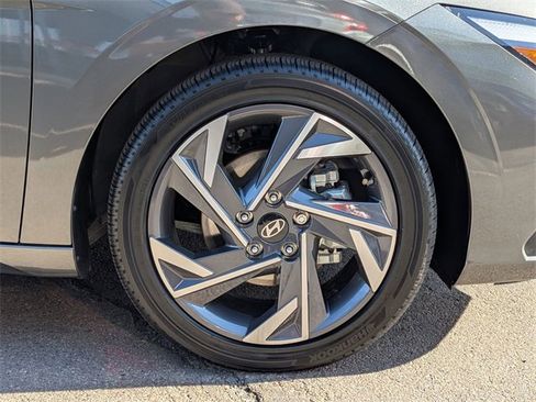 Used 2025 Hyundai Elantra SEL image 7