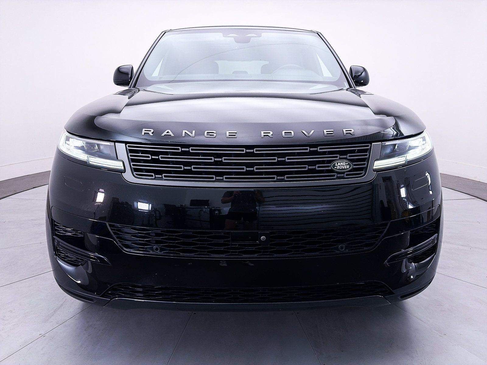 Used 2024 Land Rover Range Rover Sport SE AWD/4WD image 13