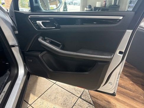 Used 2018 Porsche Macan S w/ Premium Package Plus image 30