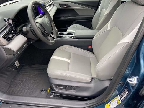 Used 2026 Toyota Camry SE w/ Convenience Package FWD image 19