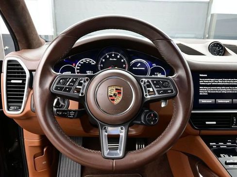 Used 2023 Porsche Cayenne Turbo image 8