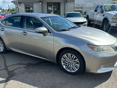 Used 2015 Lexus ES 350 w/ Luxury Package image 2