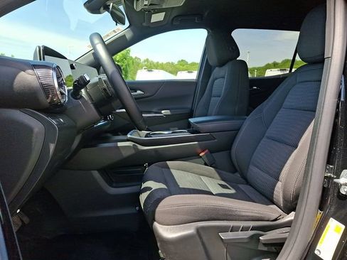 Used 2025 Chevrolet Equinox LT FWD image 13