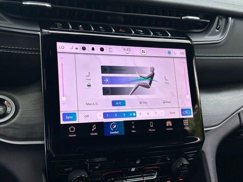 Certified 2024 Jeep Grand Cherokee Limited w/ Black Appearance Package image 23