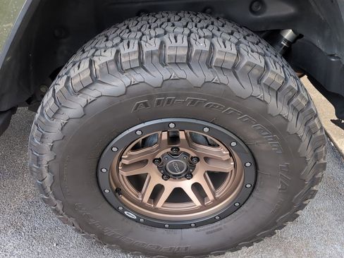 Used 2021 Jeep Wrangler Unlimited Sahara w/ Cold Weather Group image 12