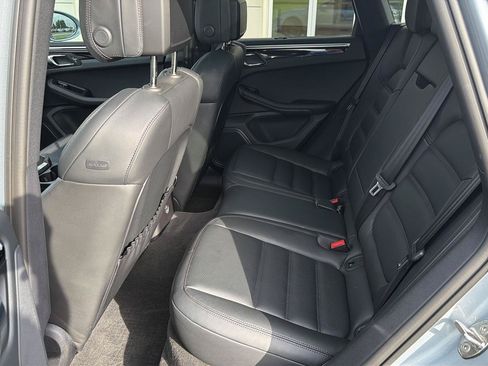 Used 2023 Porsche Macan Turbo AWD/4WD image 11