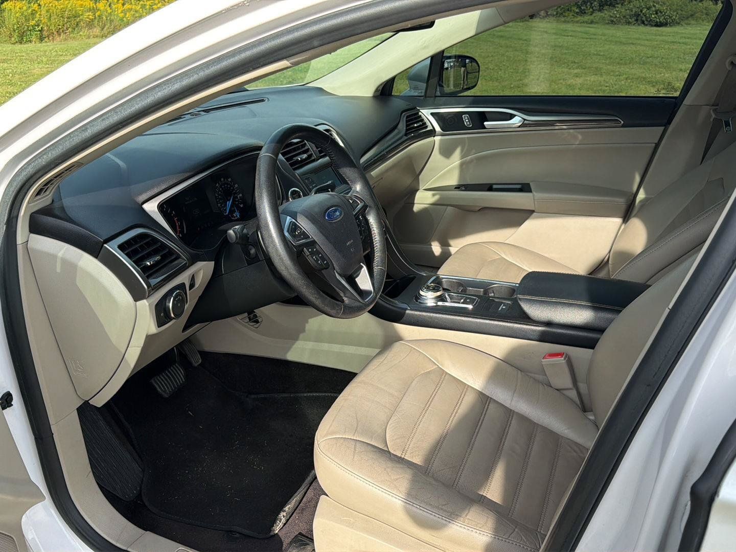Used 2017 Ford Fusion SE FWD image 6