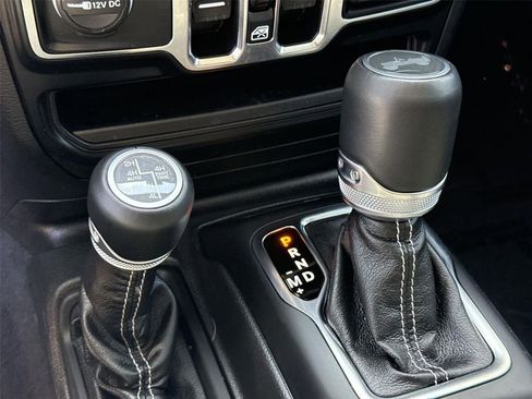 Used 2021 Jeep Wrangler Unlimited Sahara w/ Cold Weather Group AWD/4WD image 15