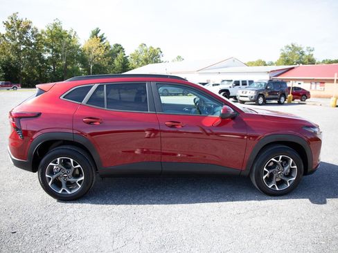 Certified 2024 Chevrolet Trax LT image 2