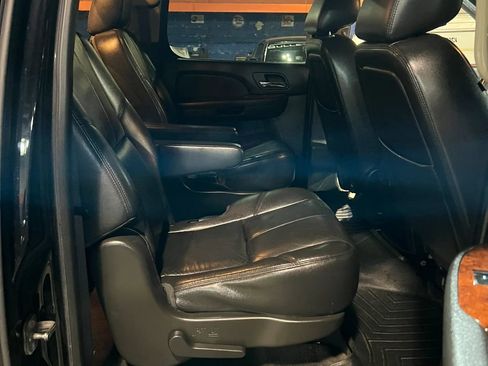 Used 2012 GMC Yukon XL SLT w/ SLT Chrome Package image 17