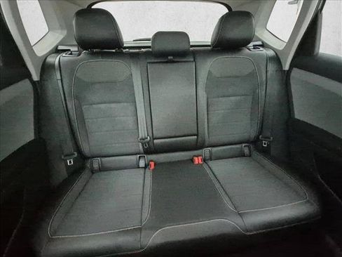 Used 2023 Volkswagen Taos SE w/ Panoramic Sunroof Package FWD image 23