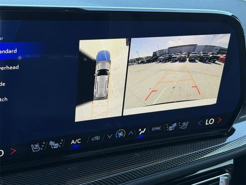 New 2026 Chevrolet Traverse High Country image 16