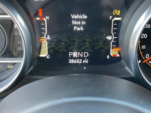 Used 2018 Jeep Wrangler Unlimited Sahara w/ Uconnect 4C Nav & Sound Group AWD/4WD image 20