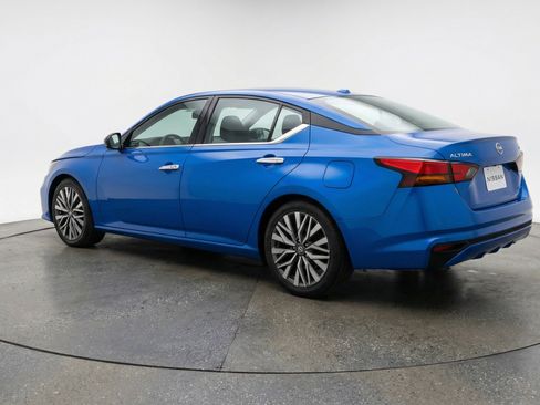 Used 2025 Nissan Altima 2.5 SV image 6