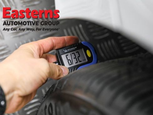 Used 2022 Volvo S60 B5 Momentum image 26