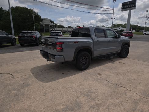 Used 2025 Nissan Frontier PRO-4X w/ Pro Convenience Package AWD/4WD image 6