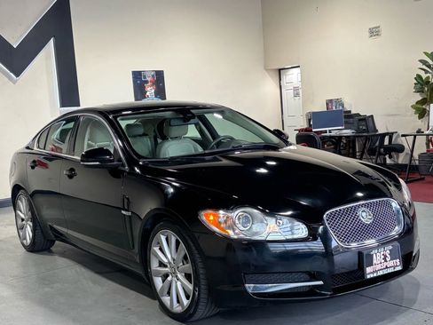 Used 2010 Jaguar XF Premium RWD image 2